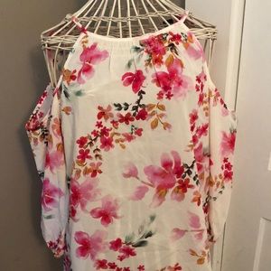 Sanctuary Cold Shoulder Floral Top. Sz L